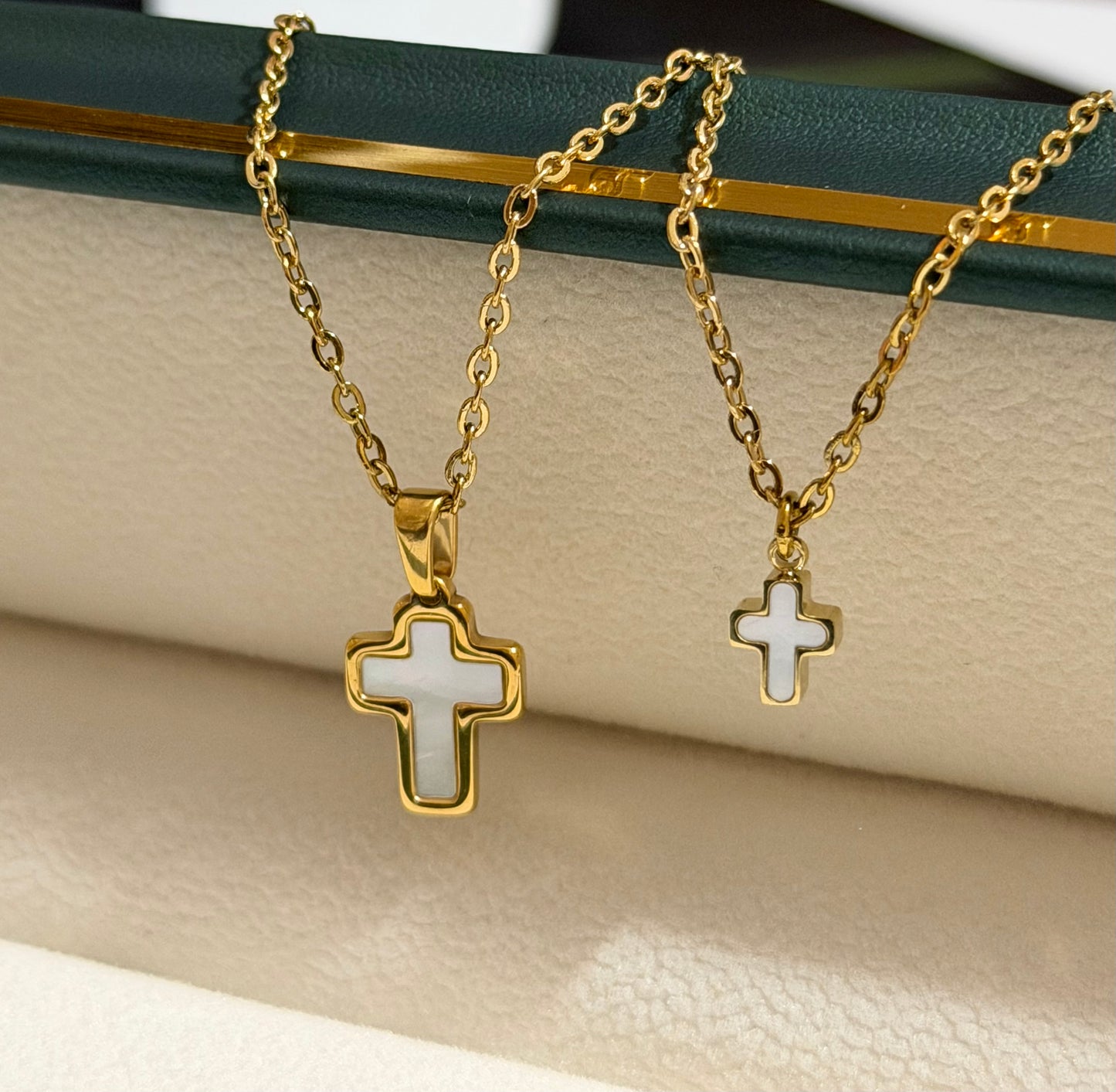 Cruz White